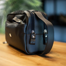Carregar imagem no visualizador da galeria, NECESSAIRE ACOSTAMENTO PRETA