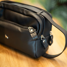 Carregar imagem no visualizador da galeria, NECESSAIRE ACOSTAMENTO PRETA