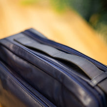 Carregar imagem no visualizador da galeria, NECESSAIRE ACOSTAMENTO AZUL