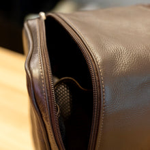 Carregar imagem no visualizador da galeria, NECESSAIRE BAÚ CAFÉ
