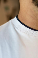 Carregar imagem no visualizador da galeria, T-shirt Acostamento Branca Piquet