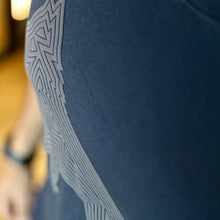 Carregar imagem no visualizador da galeria, T-shirt Acostamento Azul - Lobo