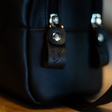 Carregar imagem no visualizador da galeria, NECESSAIRE ACOSTAMENTO PRETA