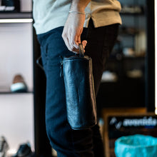 Carregar imagem no visualizador da galeria, NECESSAIRE SLIM PRETA