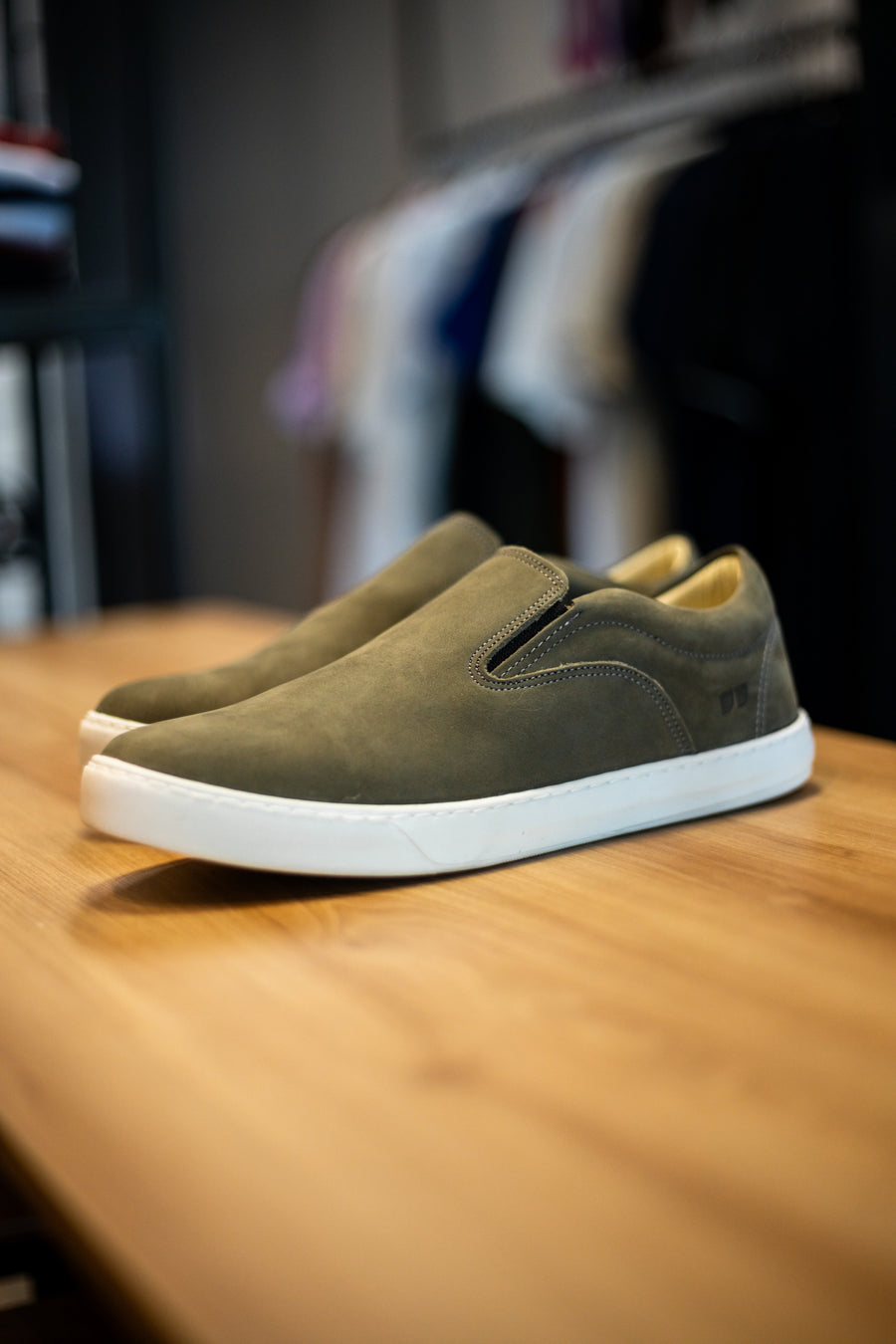 SLIP CINZA NOBUCK