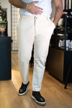 Carregar imagem no visualizador da galeria, Calça Mauricinho Off White
