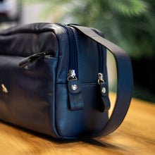 Carregar imagem no visualizador da galeria, NECESSAIRE ACOSTAMENTO AZUL
