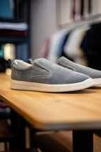 Carregar imagem no visualizador da galeria, SLIP ON JEANS CAMURÇA
