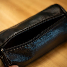 Carregar imagem no visualizador da galeria, NECESSAIRE SLIM PRETA
