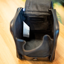 Carregar imagem no visualizador da galeria, NECESSAIRE BAÚ PRETA
