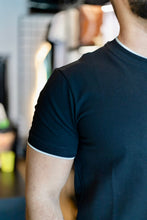 Carregar imagem no visualizador da galeria, T-shirt Acostamento Preta Piquet
