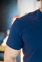 Carregar imagem no visualizador da galeria, T-shirt Henley Marinho
