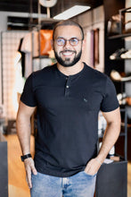 Carregar imagem no visualizador da galeria, T-shirt Henley Preta
