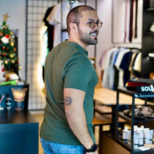 Carregar imagem no visualizador da galeria, T-shirt Acostamento Henley Bubble Verde Bonsai

