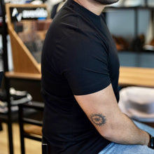 Carregar imagem no visualizador da galeria, T-shirt Acostamento Basic Preta
