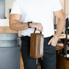 Carregar imagem no visualizador da galeria, NECESSAIRE DUPLA - CONHAQUE
