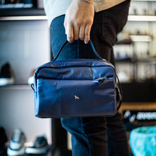 Carregar imagem no visualizador da galeria, NECESSAIRE ACOSTAMENTO AZUL
