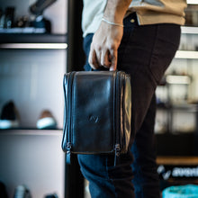 Carregar imagem no visualizador da galeria, NECESSAIRE BAÚ PRETA
