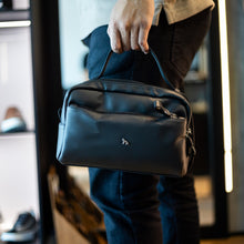 Carregar imagem no visualizador da galeria, NECESSAIRE ACOSTAMENTO PRETA
